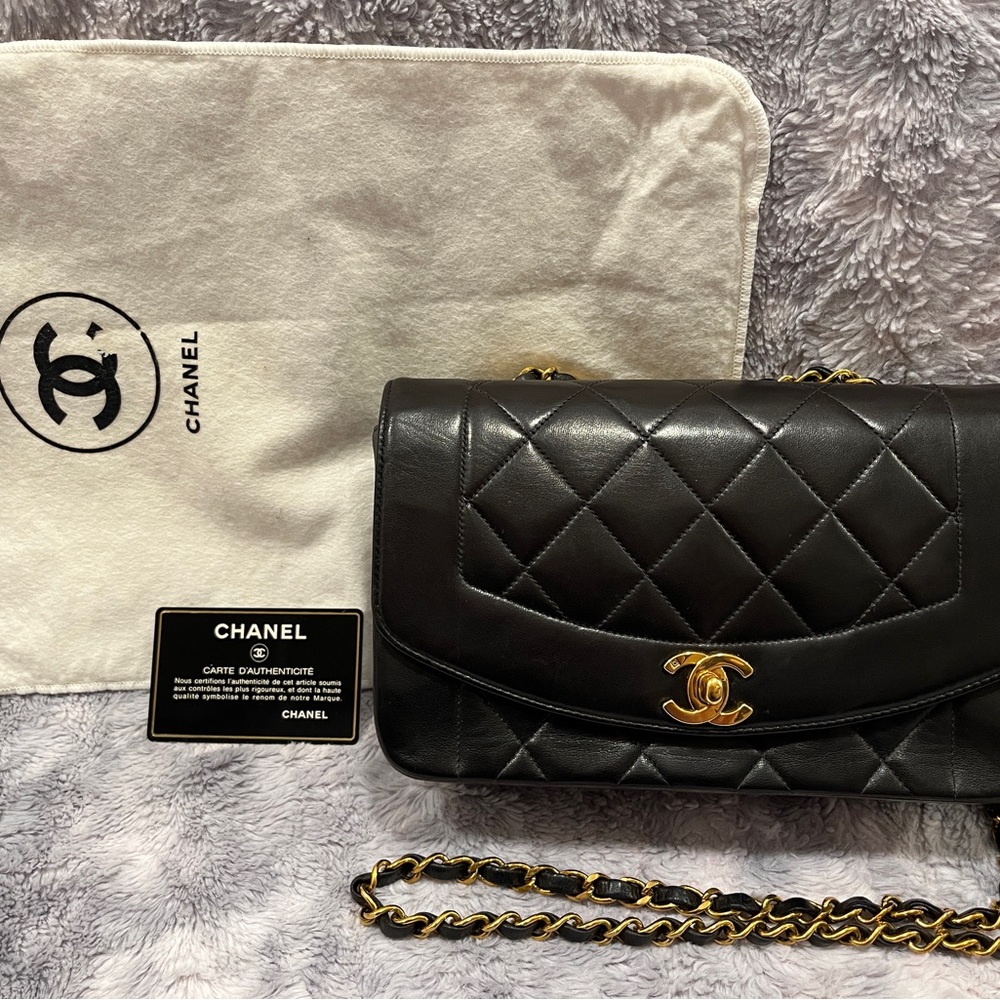 🦄 RARE Authentic Vintage Chanel Small Diana Crossbody Black Lambskin 24K GHW
